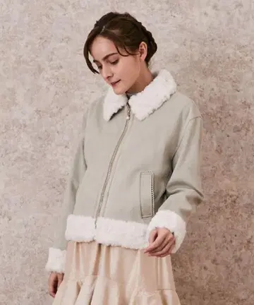 [미사용 새상품] axes femme 랜덤 퍼 스웨이드 코트 피스타치오
