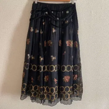 로이스크레용 꽃무늬 자수 플레어 스커트 블랙