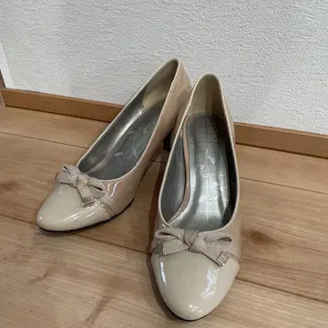 마리 클레어 포럼 베이지 리본 포함 펌프스