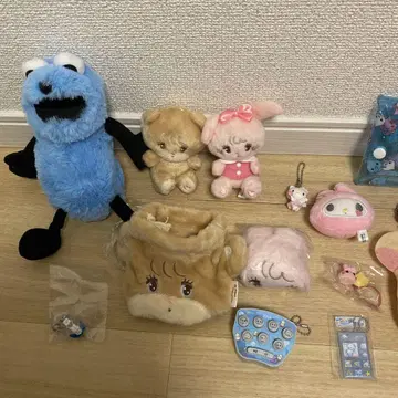 쿠키 몬스터, 리락쿠마 등 캐릭터 굿즈 세트