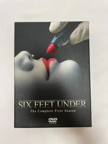 SIX FEET UNDER: Complete First Season