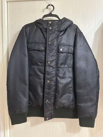 캘빈클라인 다운 아우터 자켓 M 사이즈 블랙 실버