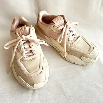 새상품급 emmi 한정판 모델 PUMA 푸마 콜라보 스니커즈 핑크 베이지