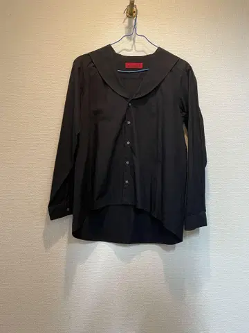 Neb aarrande 카라 부착 블랙 셔츠