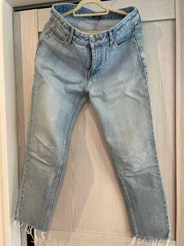 라이트 블루 스트레이트 데님 프린지 밑단