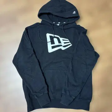 New Era 블랙 후드티 후드 부착