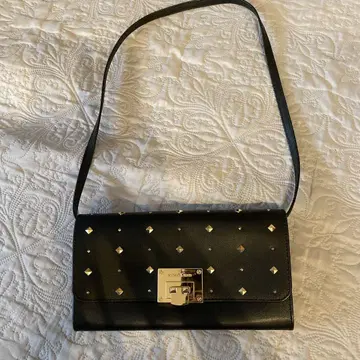 MICHAEL KORS 스터드 장식 클러치백
