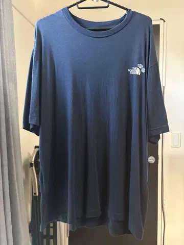 THE NORTH FACE 꽃무늬 네이비 XL 티셔츠