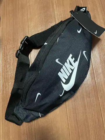 나이키 스우시 패턴 힙백