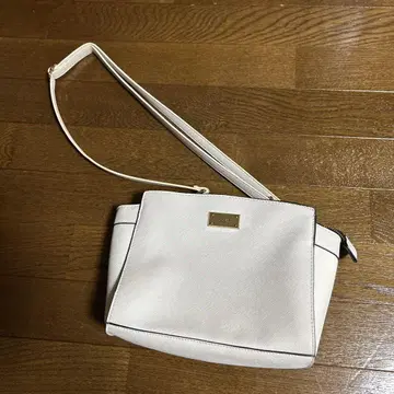화이트 숄더백