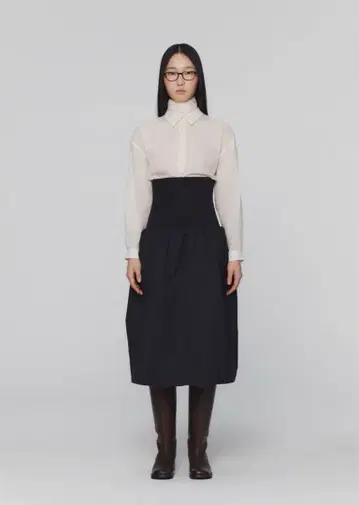 Amomento 블랙 플레어 스커트 무릎 기장