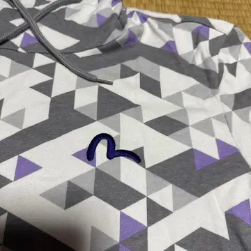 에비수 EVISU 갈매기 로고 프린트 하이넥 맨투맨