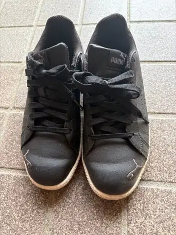 Puma 블랙 스니커즈