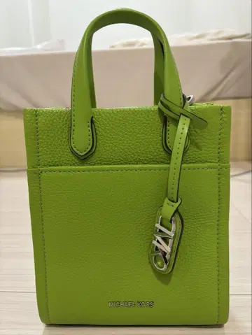 MICHAEL KORS 라임 그린 토트백