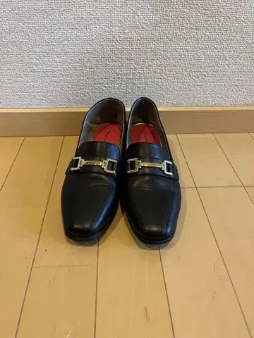 블랙 가죽 버클 로퍼