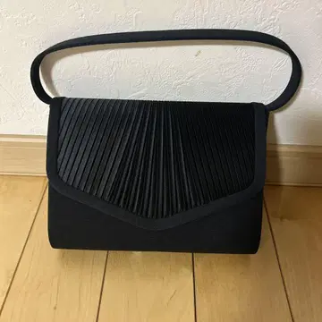 블랙 포멀 백 플리츠 디자인