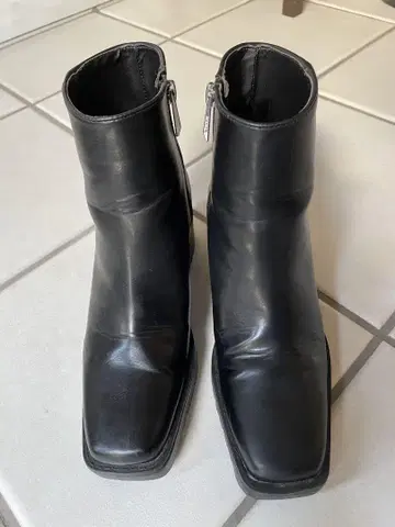 블랙 스퀘어토 숏부츠