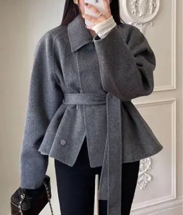 숏 기장 벨트 포함 멜톤 코트
