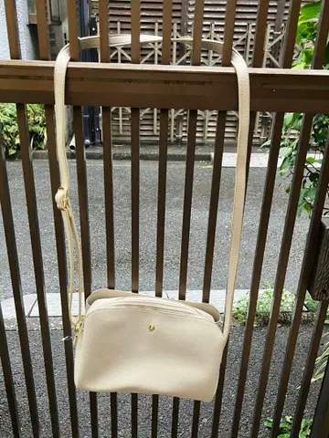 화이트 숄더백