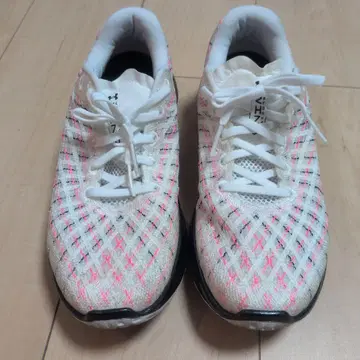 새상품급 Under Armour FLOW 화이트/핑크 러닝화