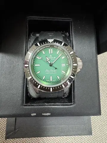 EDOX 스카이 다이버 네프튜니안 자동 와인딩 시계 그린