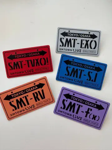 SMTOWN LIVE WORLD TOUR VI 핀 배지 세트