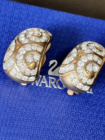 SWAROVSKI 스와로브스키 귀찌 [양쪽 귀용] 파베