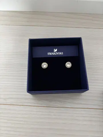 스와로브스키 미사용 새상품 Angelic 스터드 귀걸이