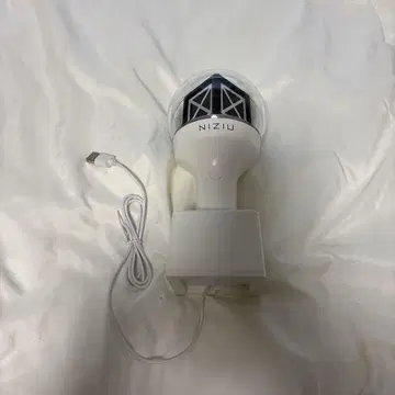 NIZIU 응원봉 USB 케이블 포함