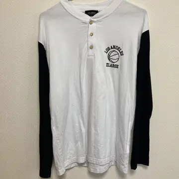 XLARGE 버튼 포함 긴팔 티셔츠