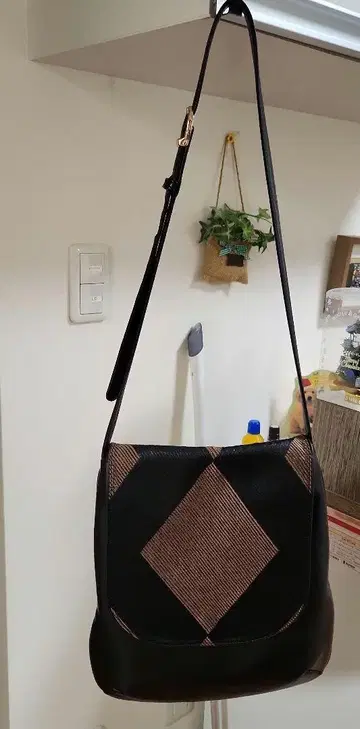 가죽 숄더백 다이아몬드 패턴
