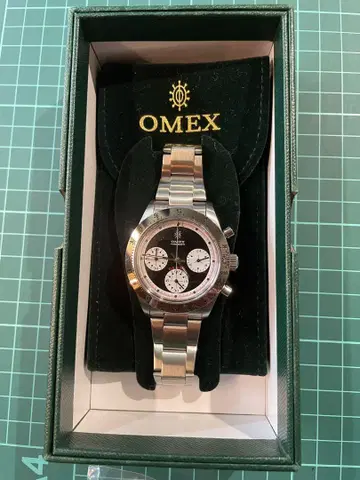 OMEX 크로노그래프 손목시계 실버/블랙