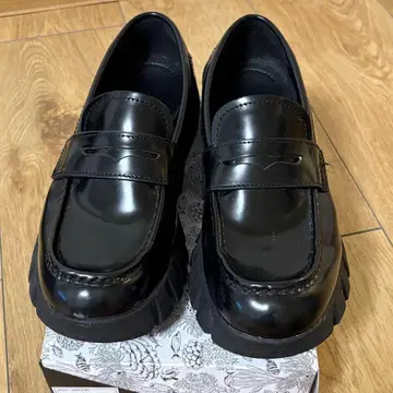 블랙 로퍼 통굽 Vibram 밑창 ZARA