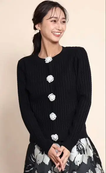 새상품 페넬 FENNEL 플라워 펄 버튼 가디건