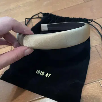 IRIS 47 골드 새틴 헤어밴드
