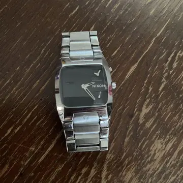 Nixon 손목시계