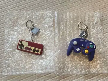 닌텐도 뮤지엄 패미컴 게임큐브 키링 2세트