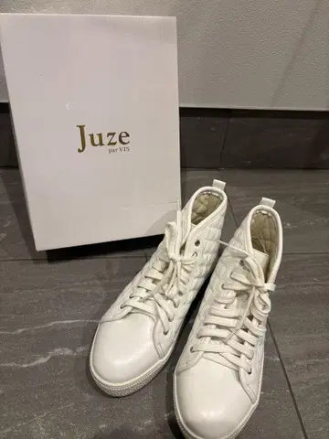 Juze 화이트 하이컷 스니커즈