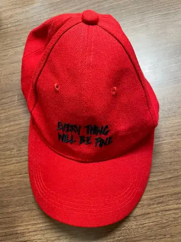 빨간색 캡
