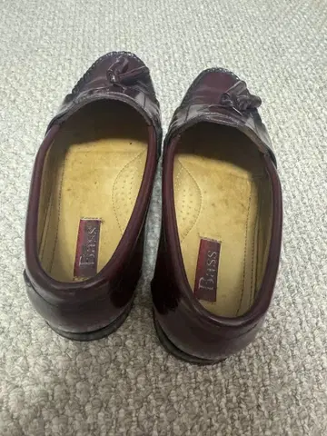 버건디 가죽 태슬 로퍼
