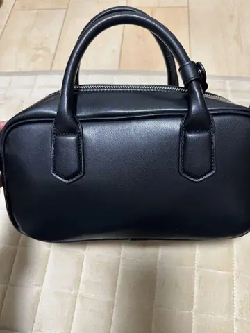 블랙 가죽 핸드백 컴팩트