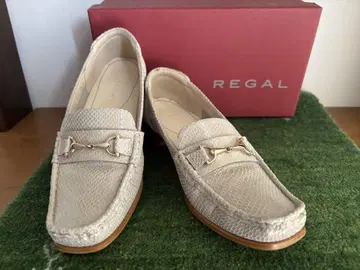 REGAL 베이지 로퍼 골드 금장 장식