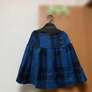 요크랜드 네이비와 블랙 체크 플레어 스커트