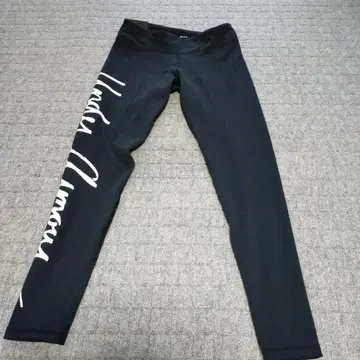 [ 미사용 새상품 ] 택 포함 Under Armour 블랙 레깅스