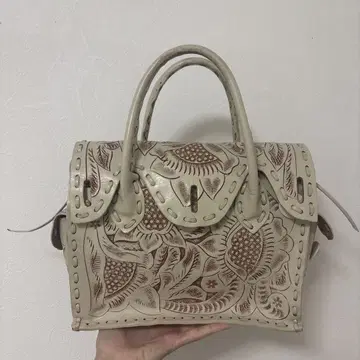 carving tribes 핸드백 크림색