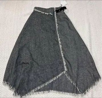 그레이 프린지 부착 비대칭 롱 스커트
