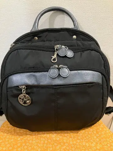 나일론 소재 Kanana 블랙 백팩