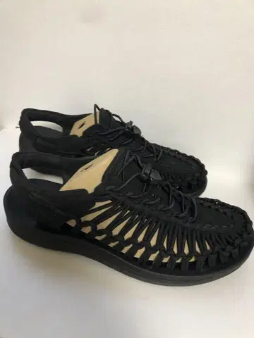 KEEN 메쉬 디자인 블랙 샌들 신발