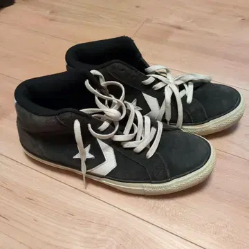 CONVERSE 블랙 하이컷 스니커즈