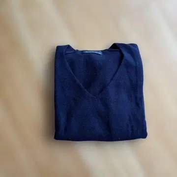 개럴개런트 네이비 V넥 니트
